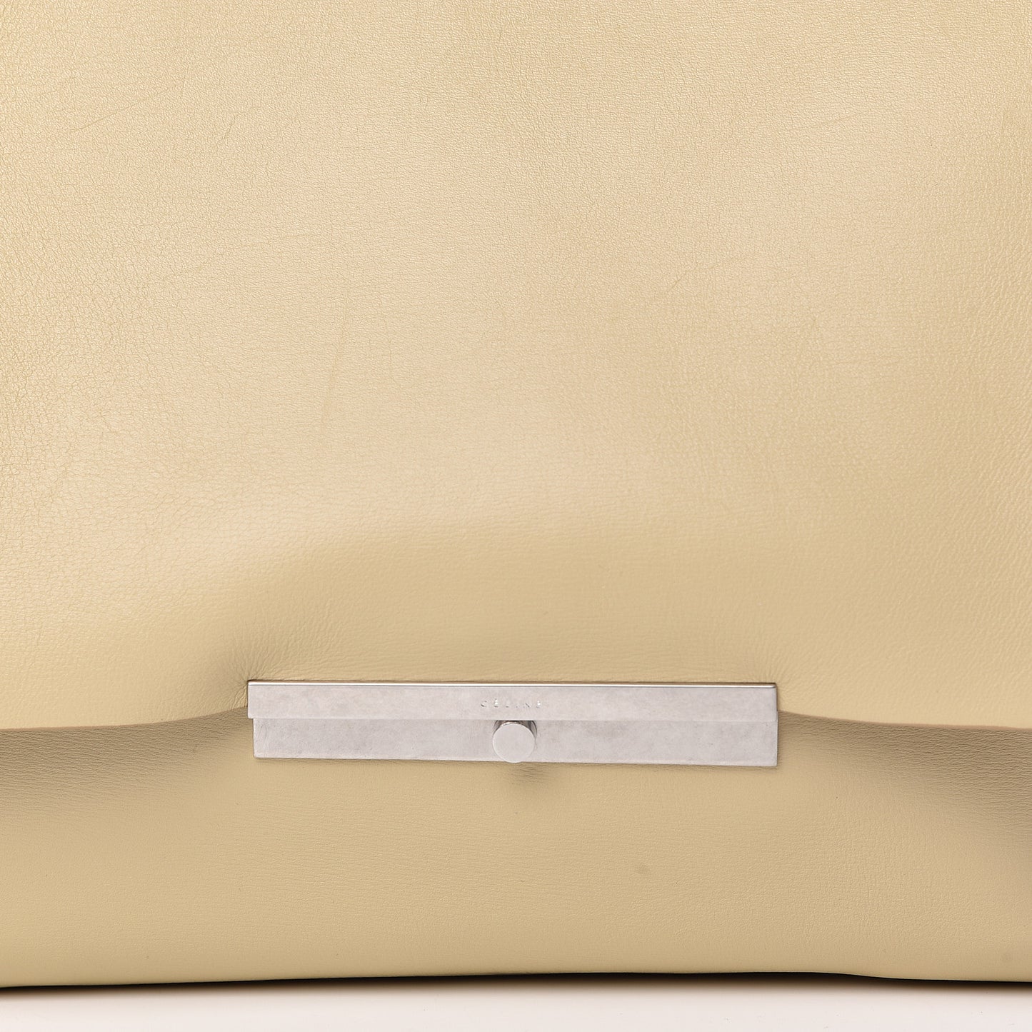 Smooth Calfskin Blade Chain Flap Vanilla