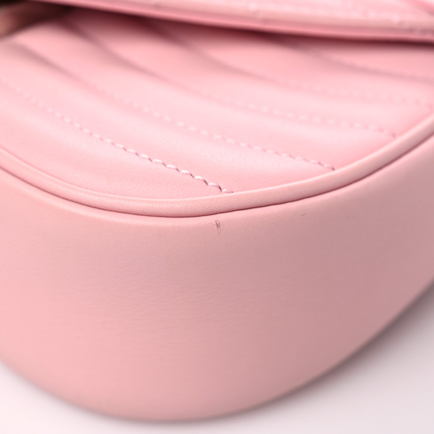 Calfskin New Wave Chain MM Smoothie Pink