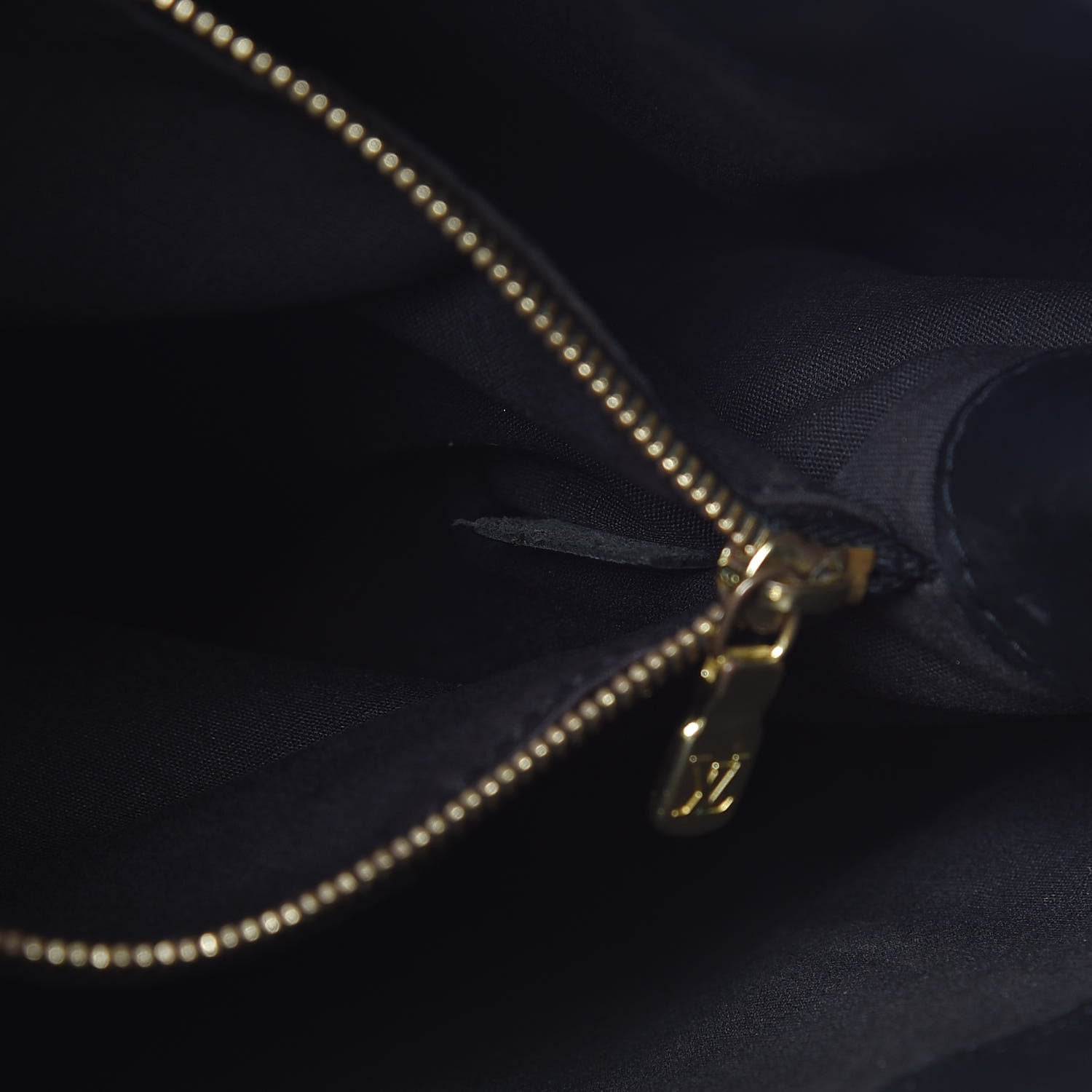 Louis Vuitton Epi Mandara MM Black 7 of 23