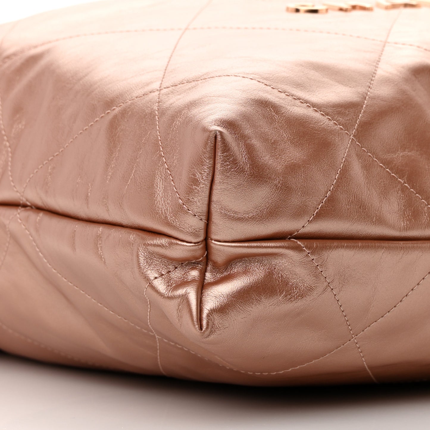 Metallic Calfskin Quilted Chanel 22 Pink