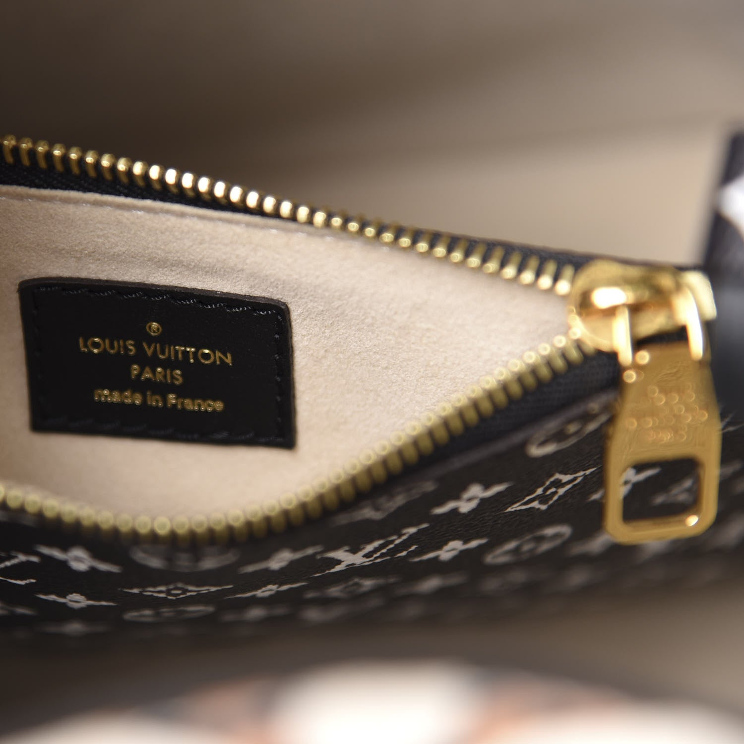Louis Vuitton Monogram Giant Jungle NéoNoé Ivory 8 of 9