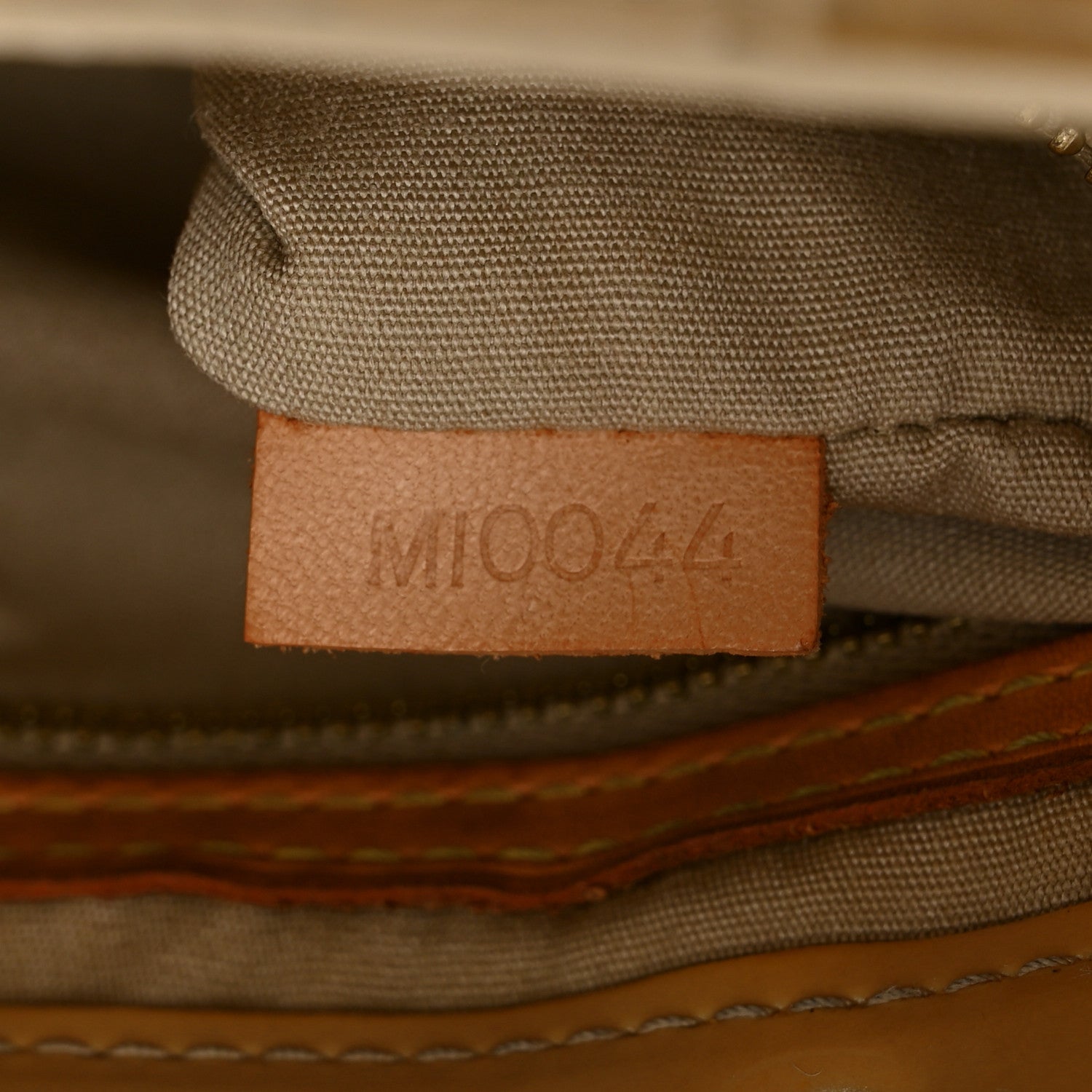 Louis Vuitton Vernis Reade PM Beige 7 of 13