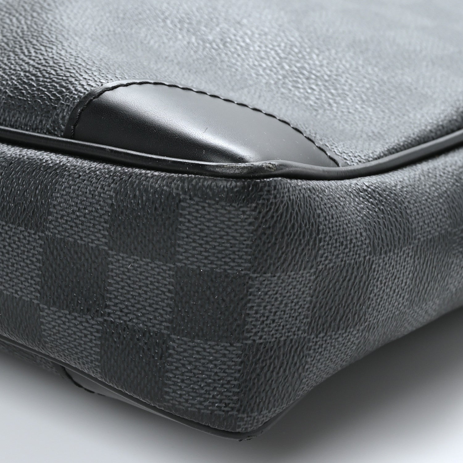 Louis Vuitton Damier Graphite Porte-Documents Voyage 8 of 8