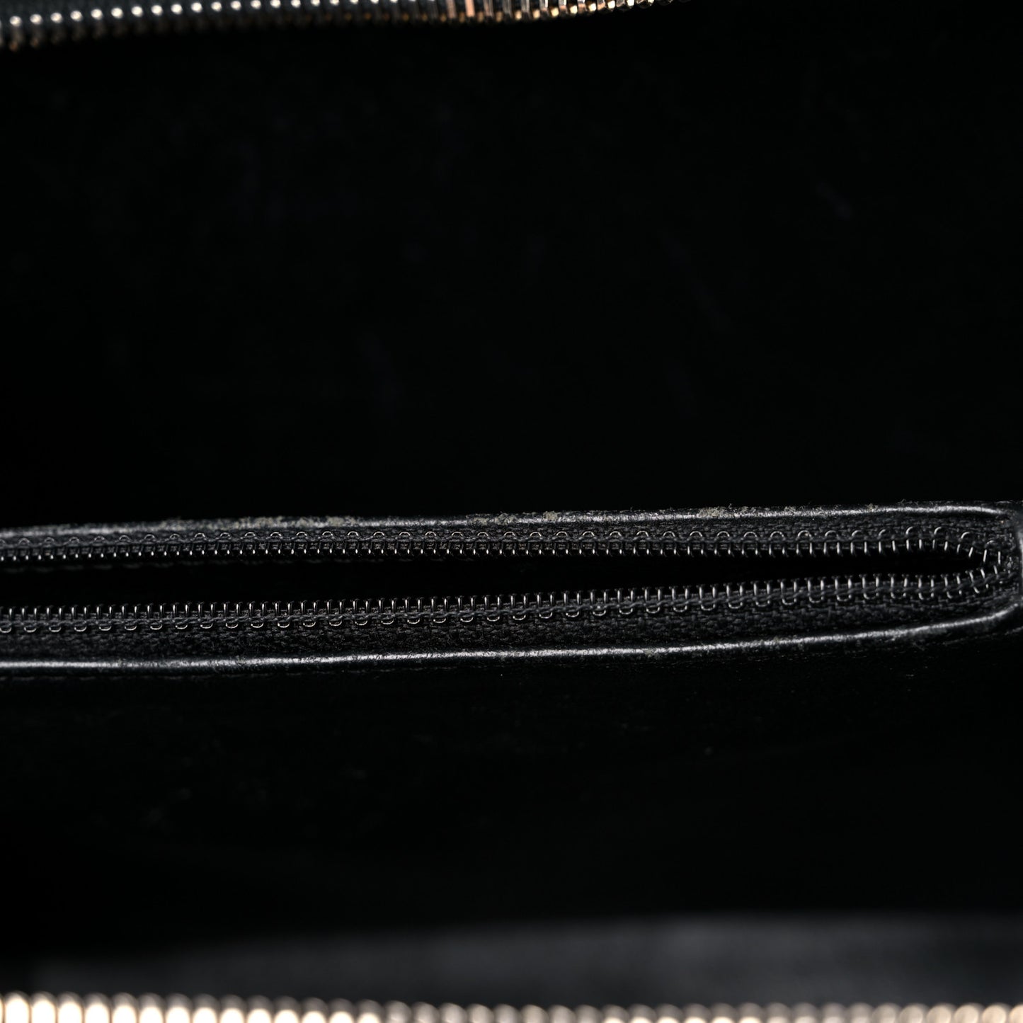 Caviar Quilted Medium CC Filigree Vanity Case Black