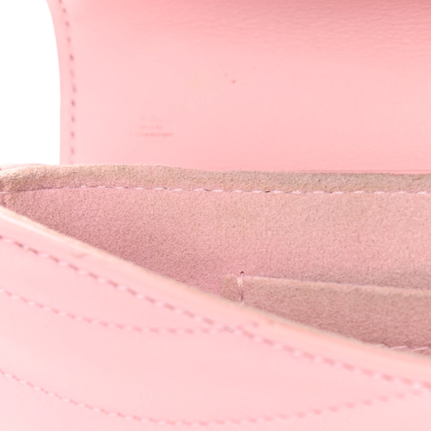 Calfskin New Wave Chain MM Smoothie Pink