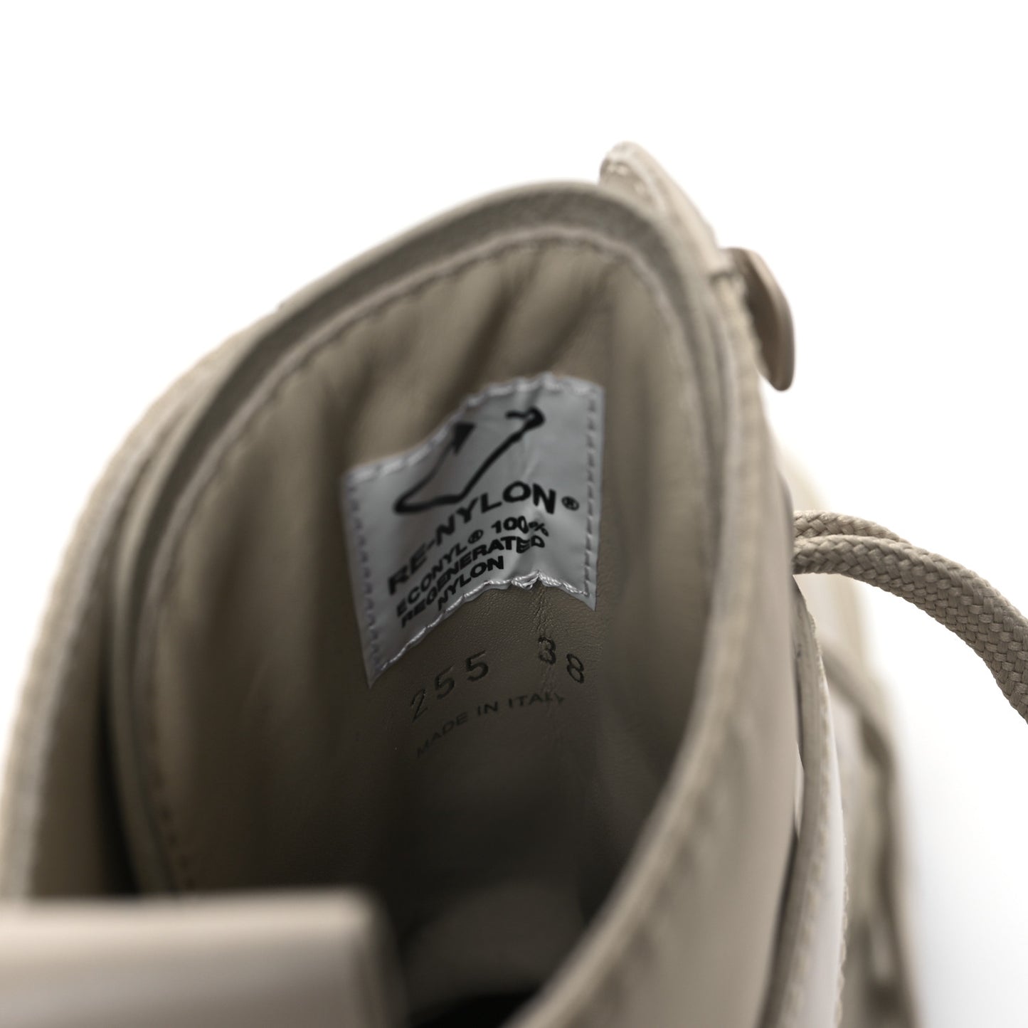 Spazzolato Rois Re-Nylon Metal Triangle Logo Monolith Pouch Pocket 55mm Boots 38 Deserto
