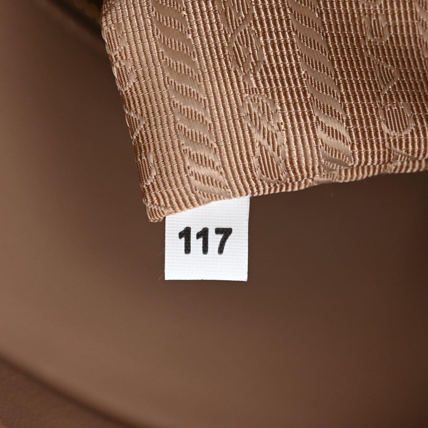 Saffiano City Calfskin Medium Esplanade Cammeo