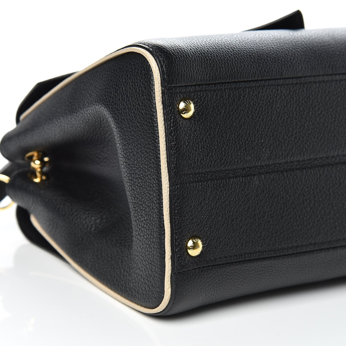 Monogram Double V Black