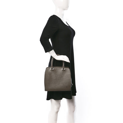 Louis Vuitton Epi Pont-Neuf Pepper 2 of 17