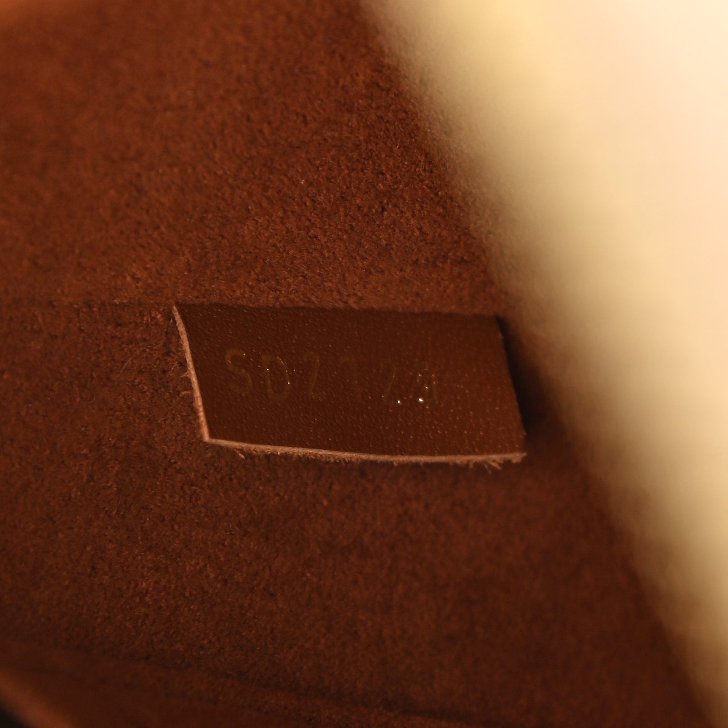 Monogram V Tote BB Creme