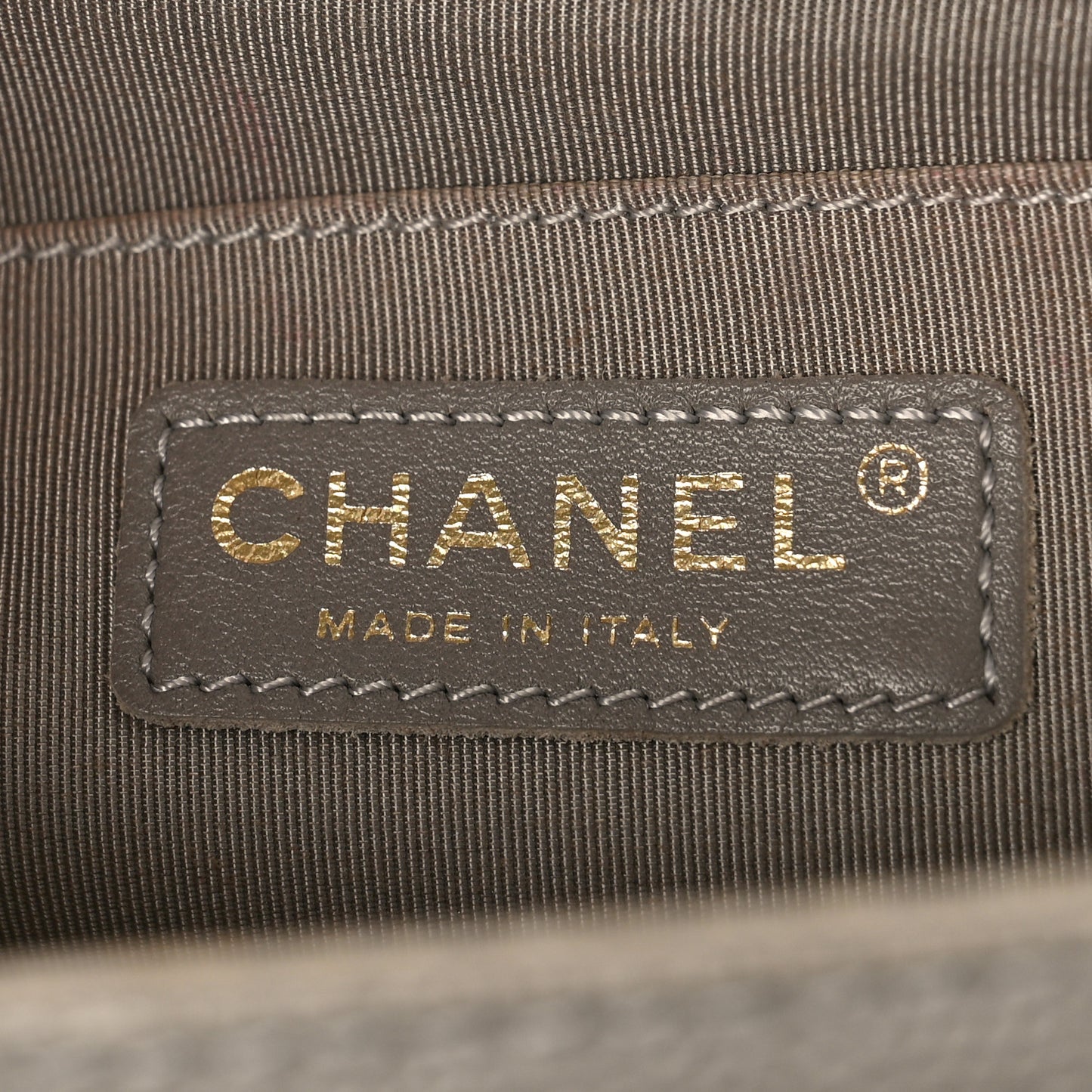 Caviar Quilted Medium Boy Flap Grey