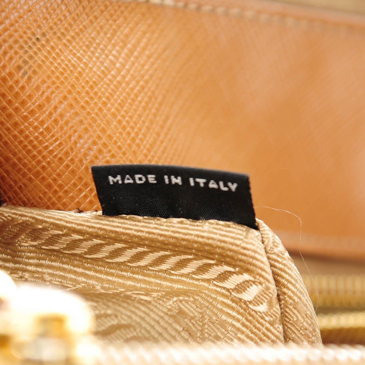 Saffiano Medium Galleria Double Zip Tote Caramel