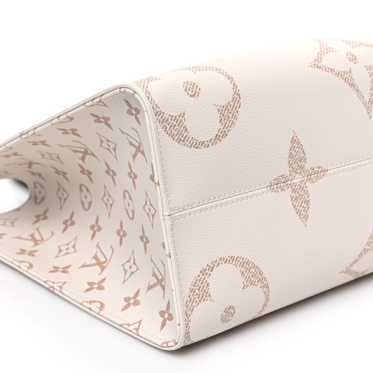 Louis Vuitton Monogram Dune Giant Onthego MM 8 of 9
