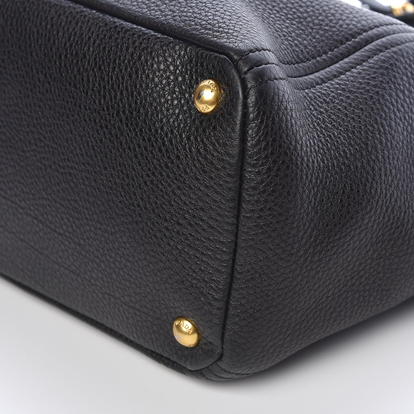 Vitello Daino Side Pocket Tote Black