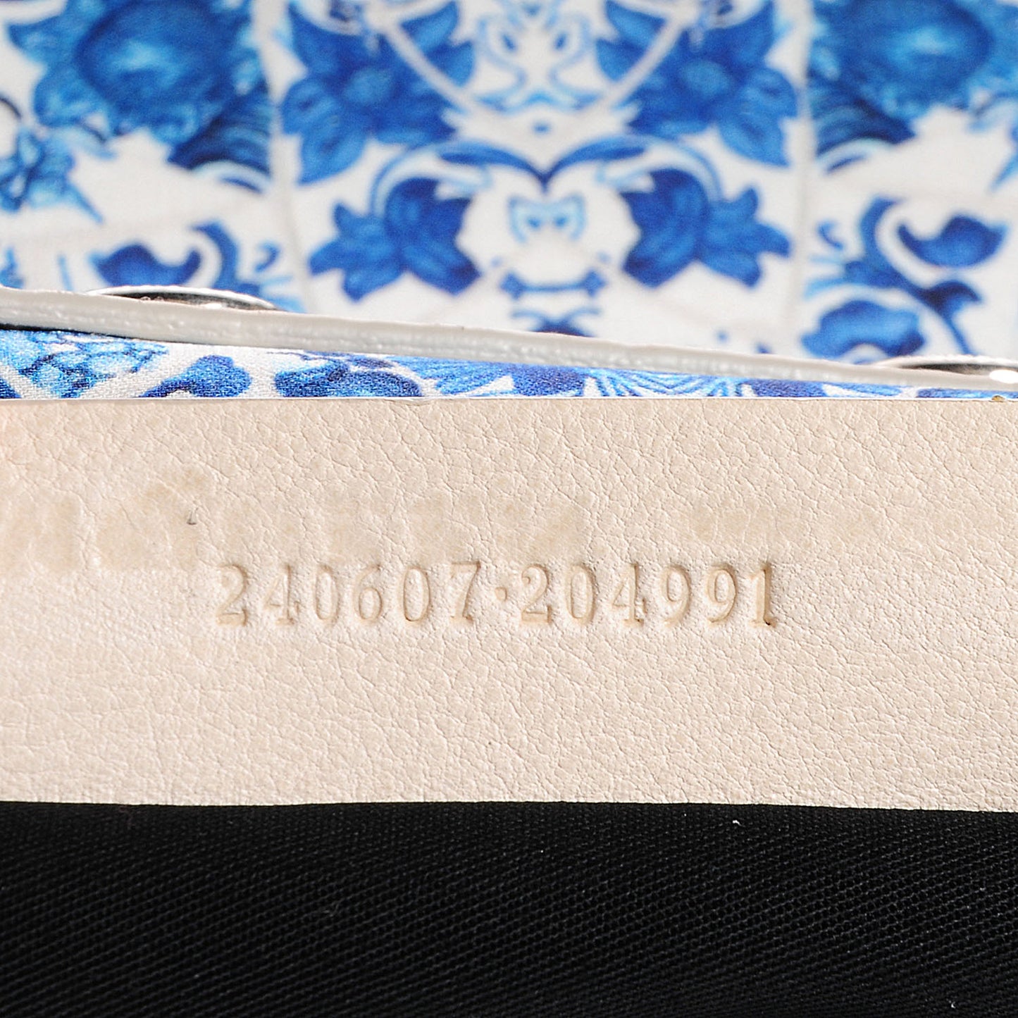 Silk De Manta Porcelain Clutch