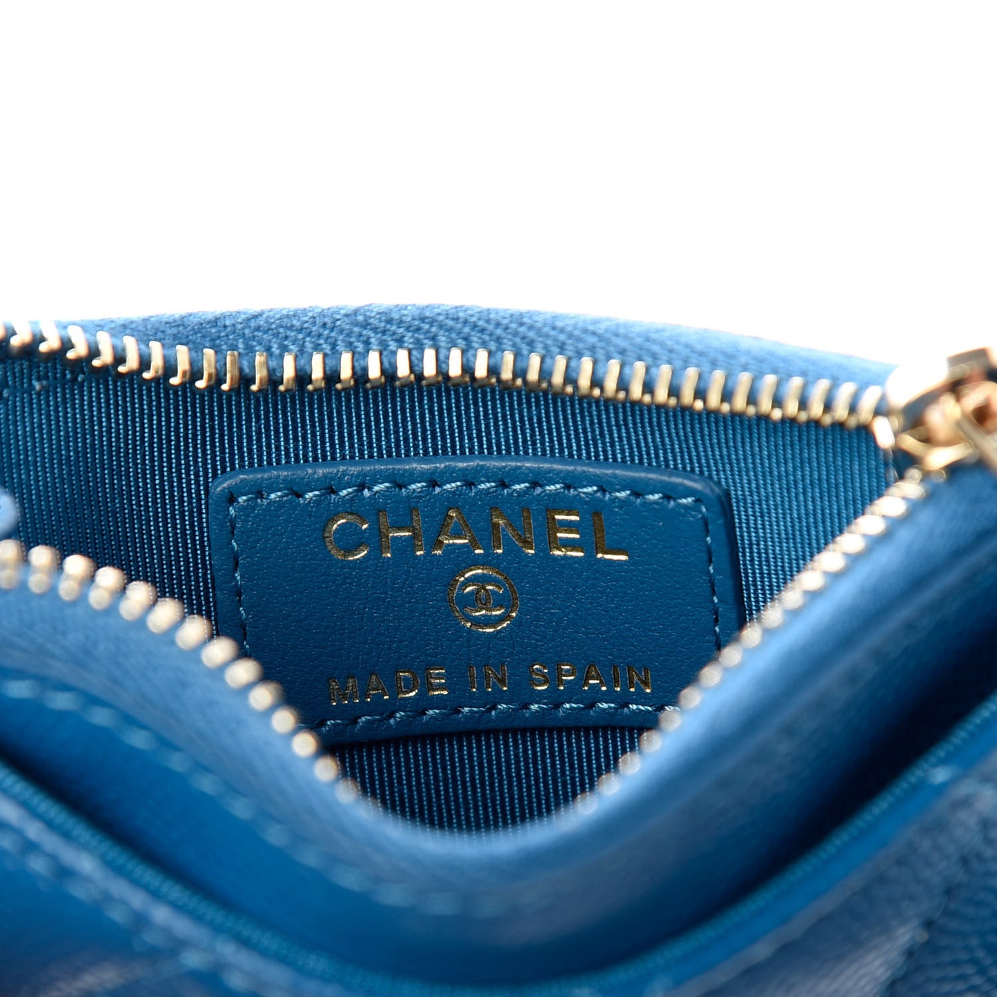 Caviar Quilted CC Zip Card Holder Blue