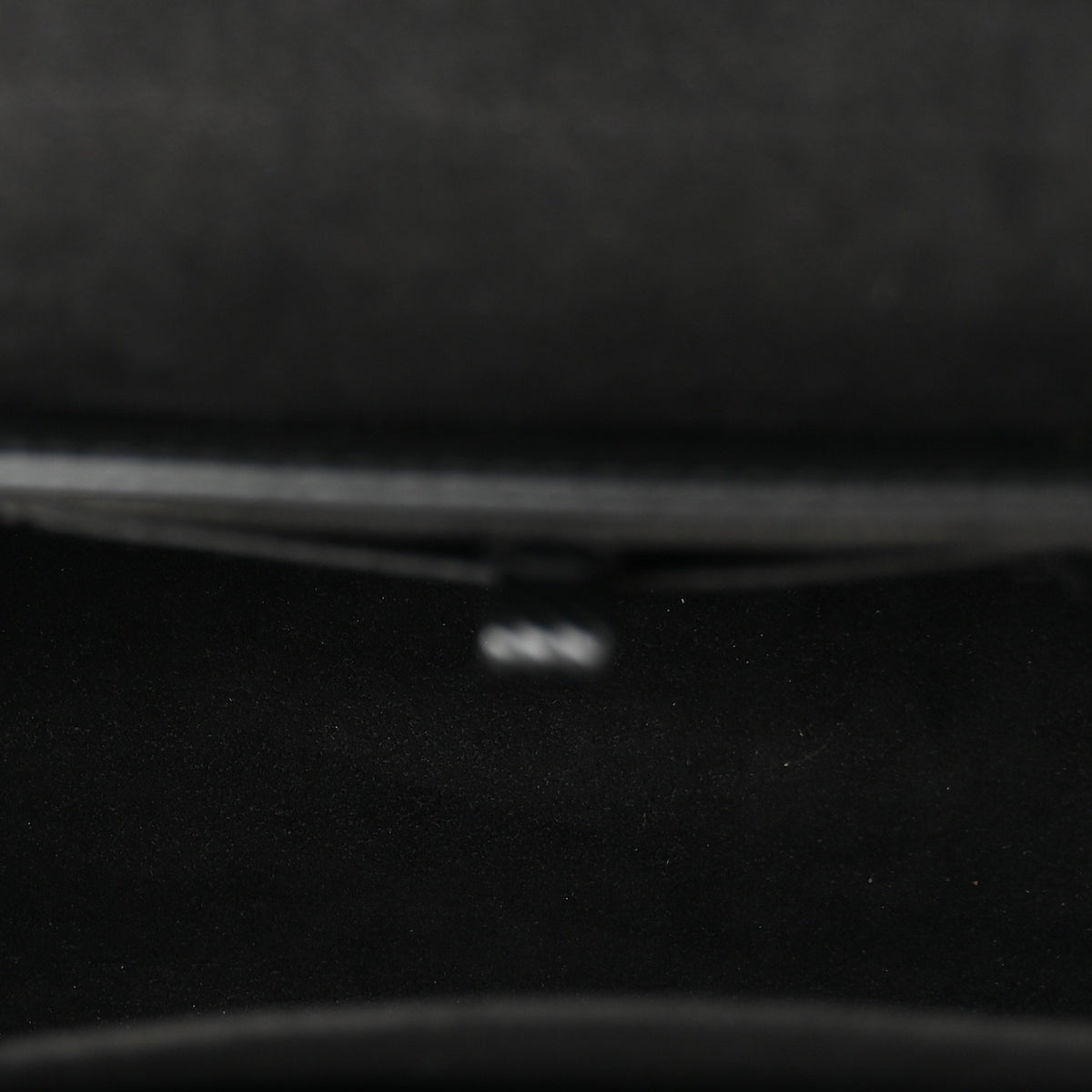 Epi Twist Shoulder Bag MM Matte Black