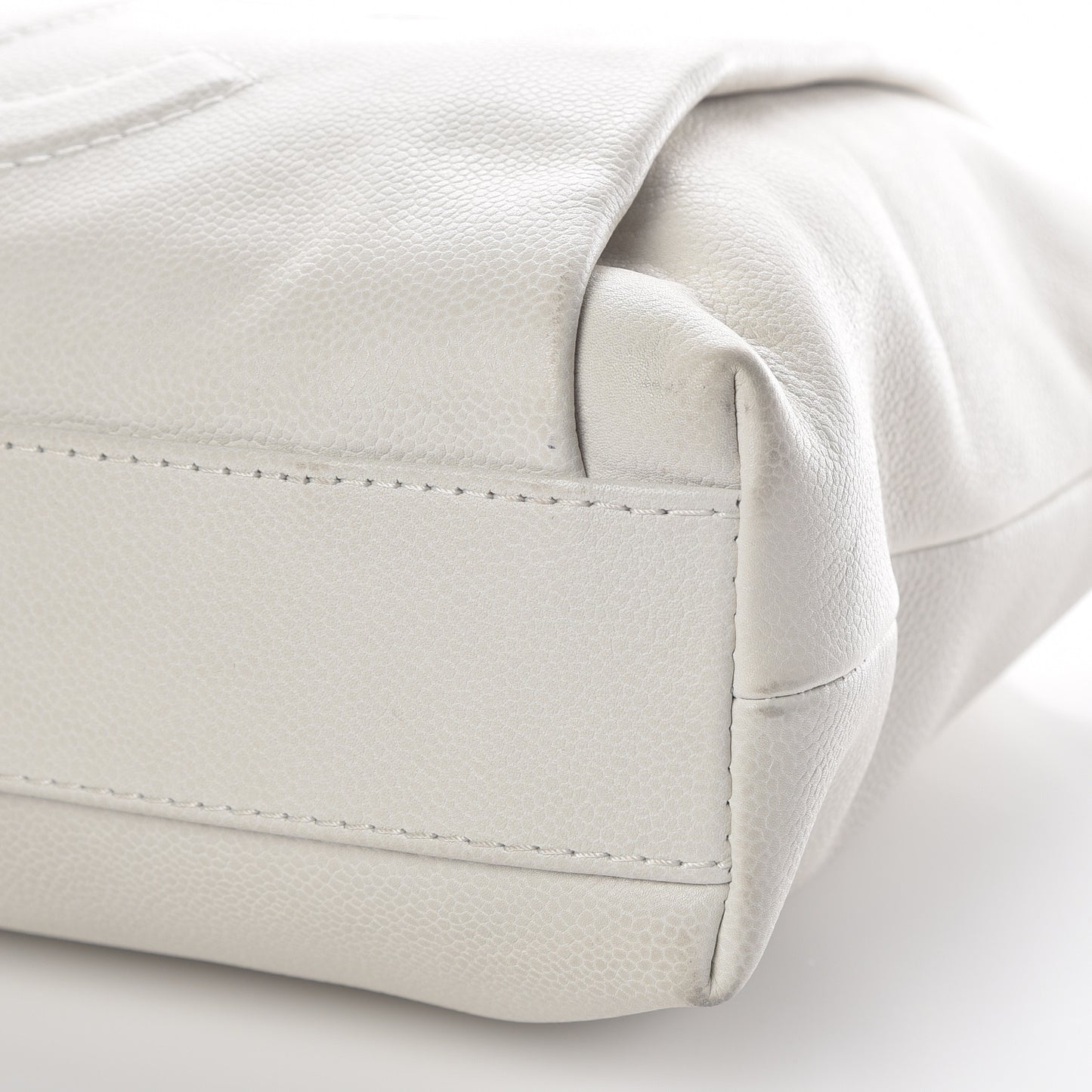 Caviar Large CC Tuck Tote Ivory