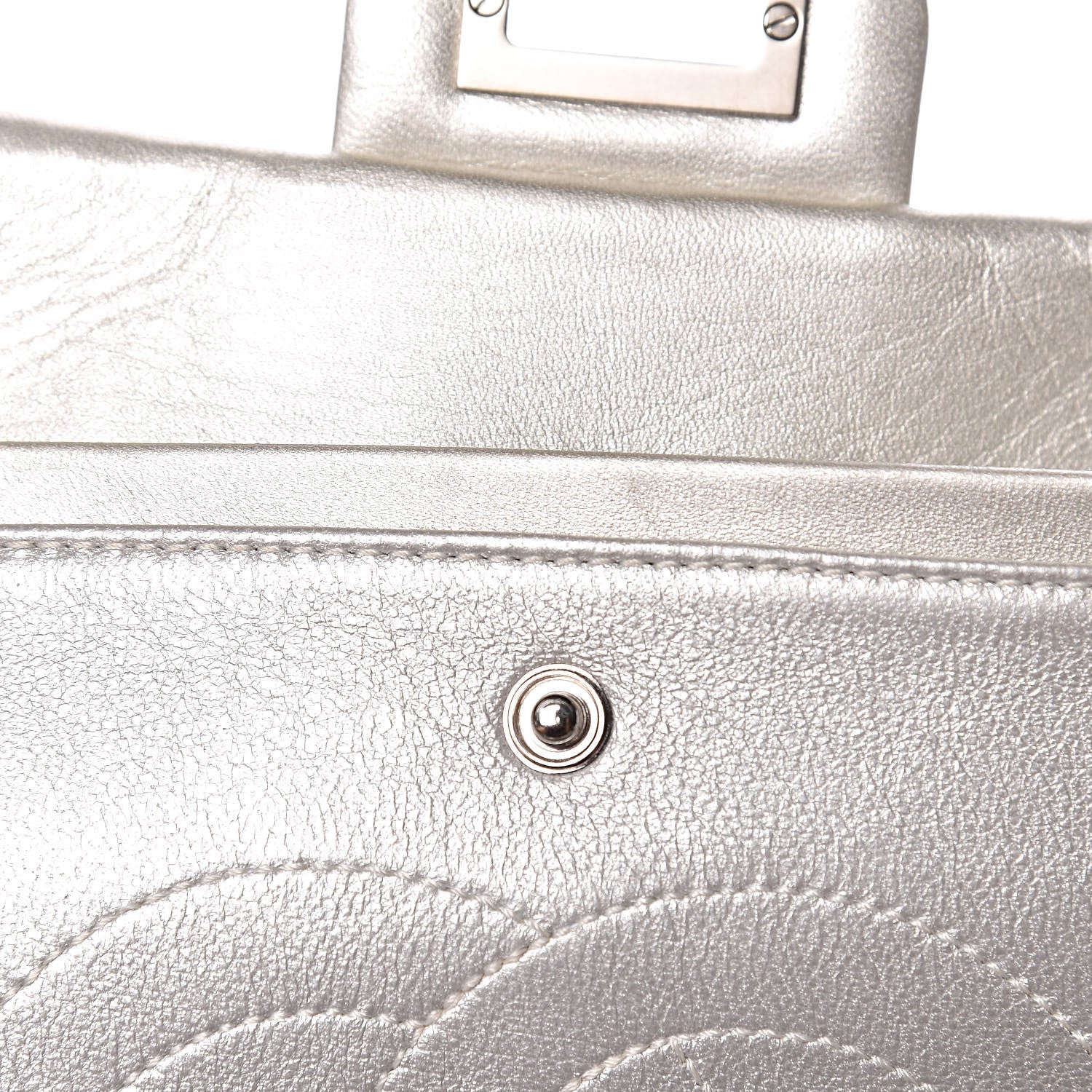 Chanel Metallic Lambskin 2.55 Reissue 225 Flap Pale Gold 20 of 32