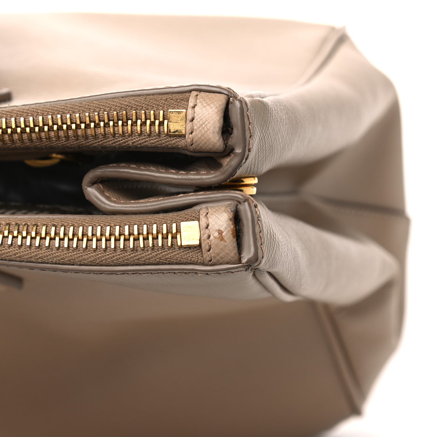 Saffiano Medium Galleria Double Zip Tote Sabbia
