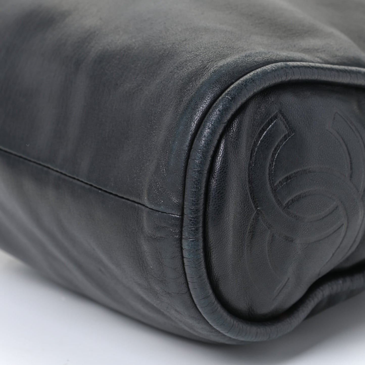 Lambskin Medium Ultimate Soft Tote Black