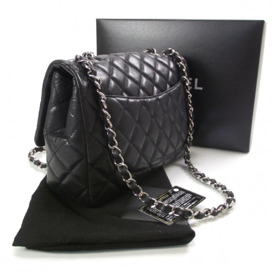 Caviar Jumbo Flap Black