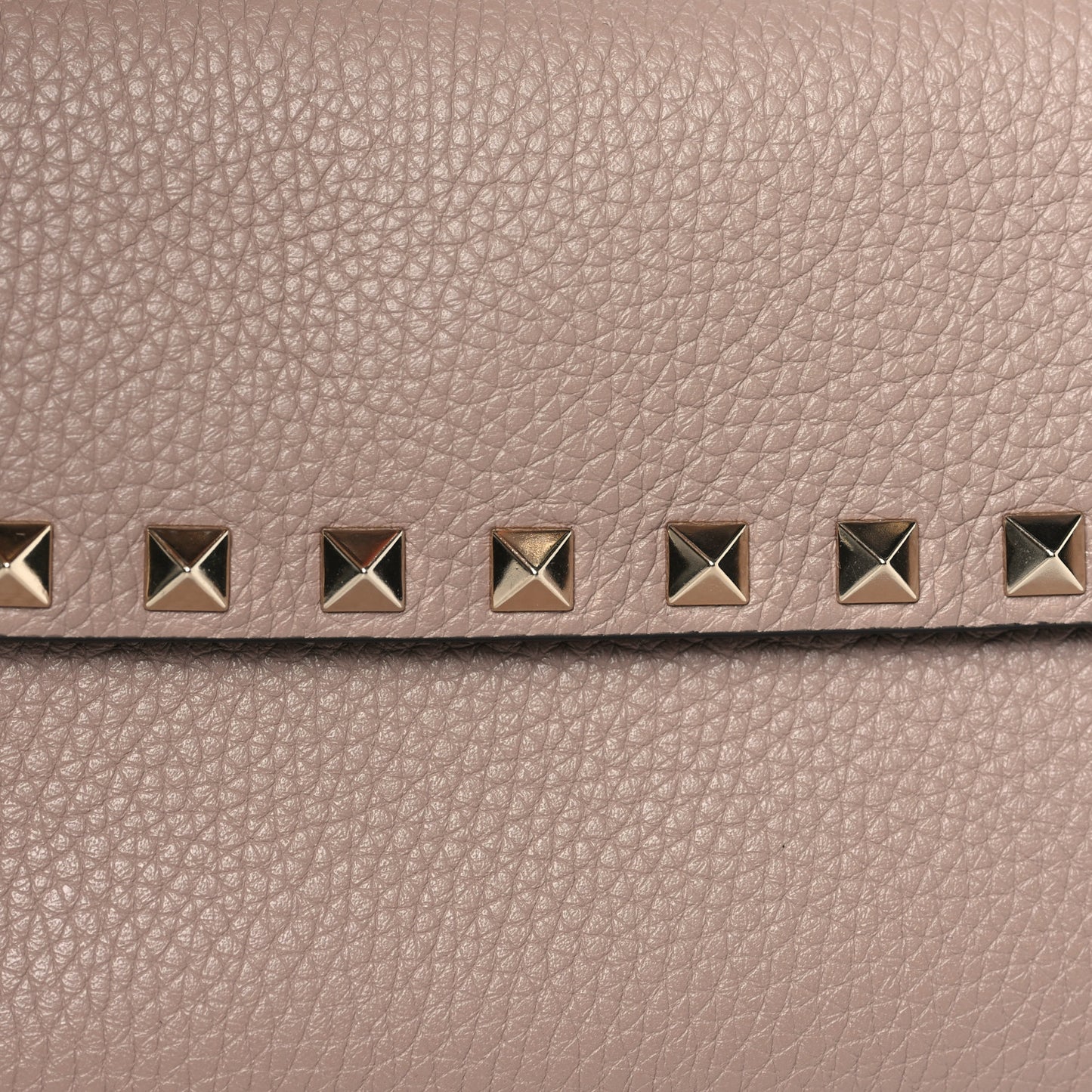 Grainy Calfskin Rockstud Crossbody Pouch Poudre