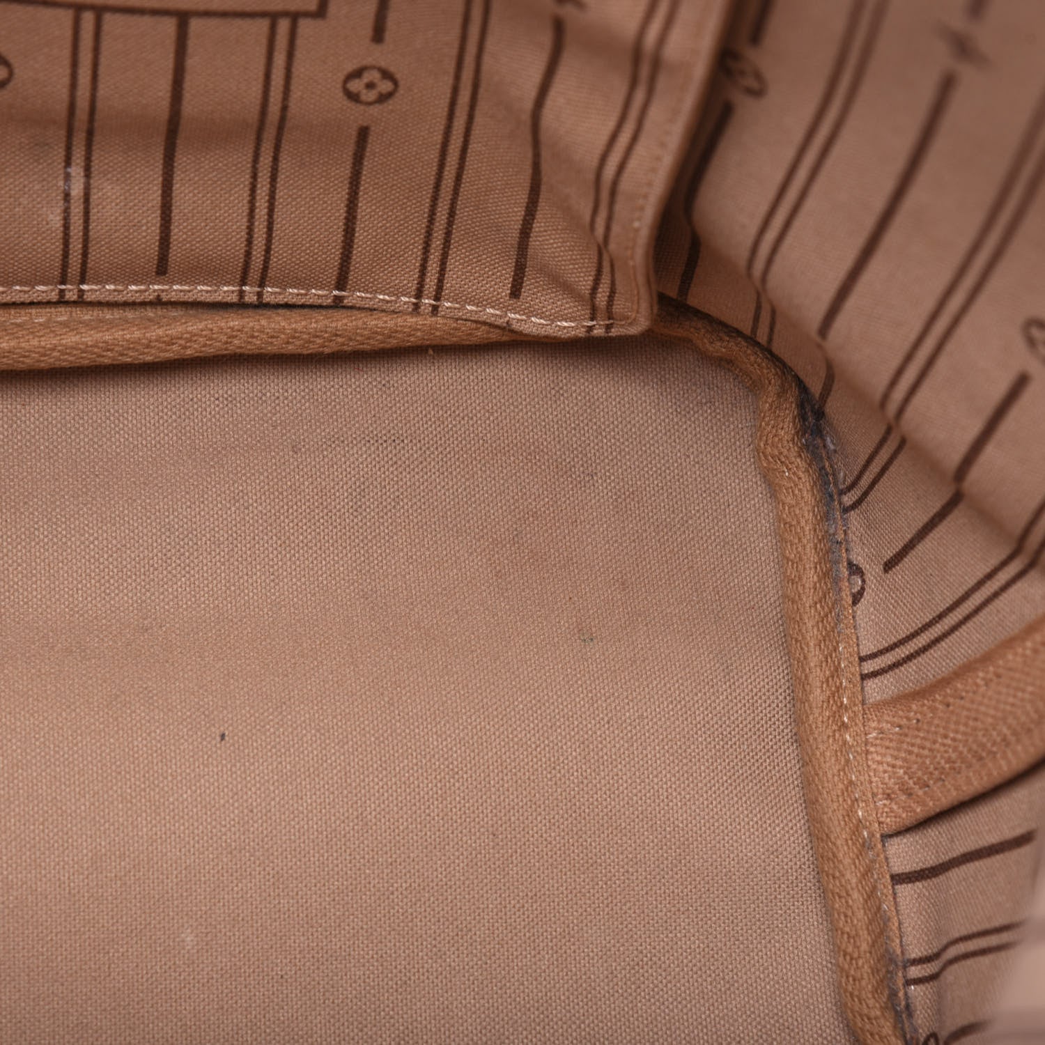 Louis Vuitton Monogram Neverfull MM 9 of 27