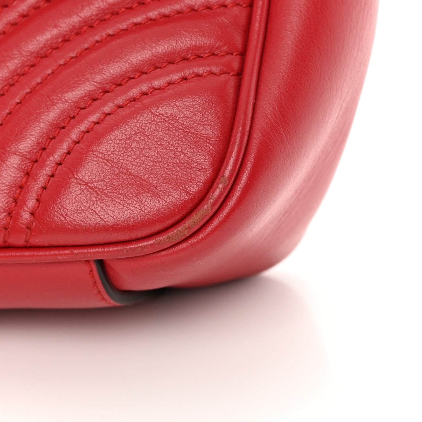 Calfskin Matelasse Small GG Marmont Shoulder Bag Hibiscus Red