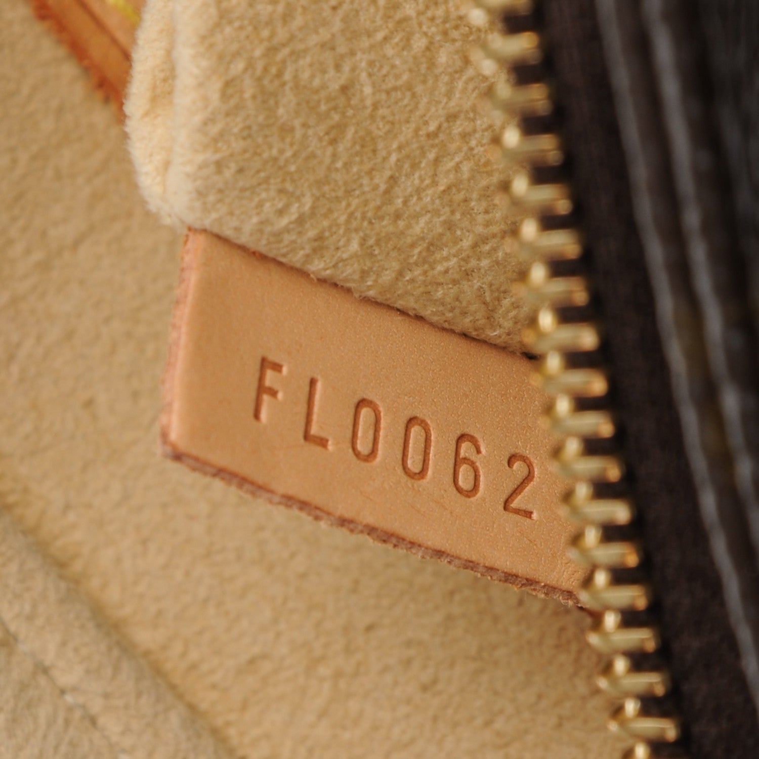 Louis Vuitton Monogram Looping MM 7 of 10
