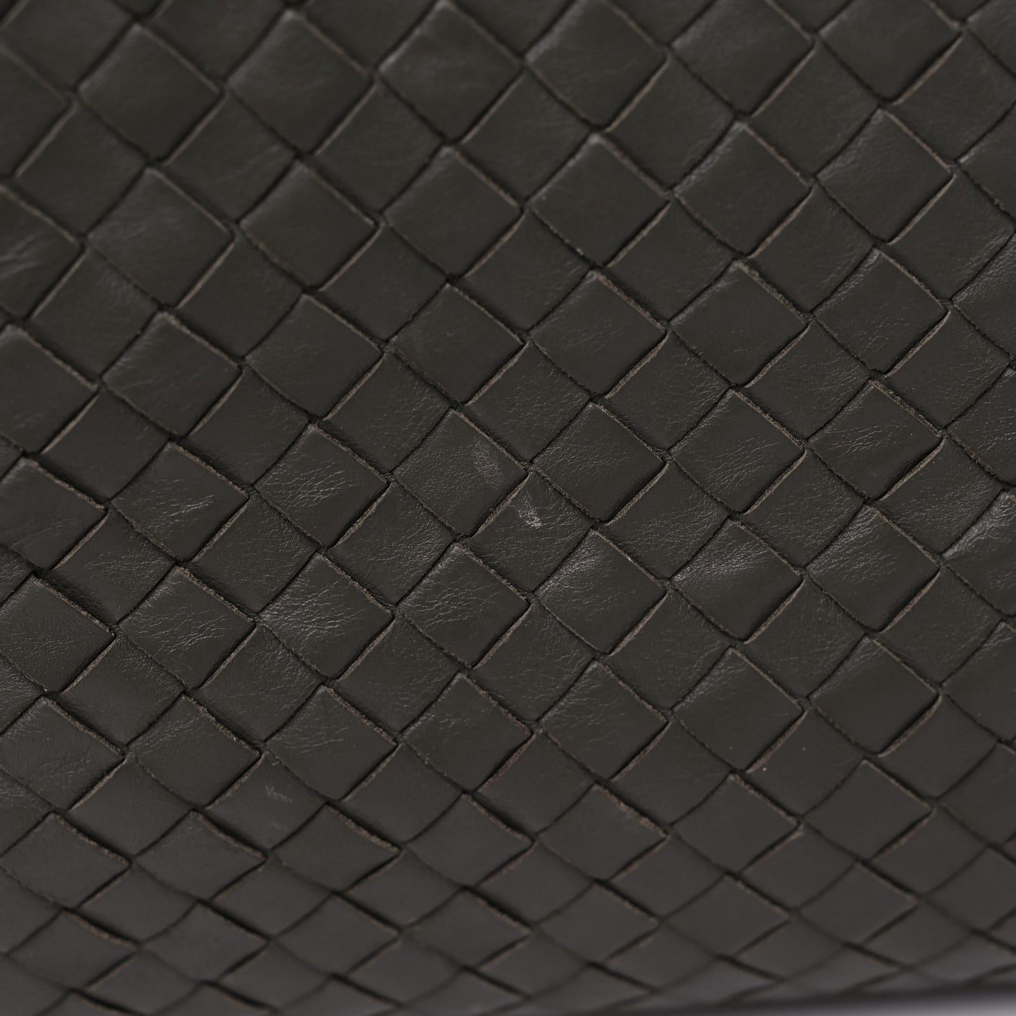 Calfskin Intrecciato Large Leggero Tote Kaki Fondente
