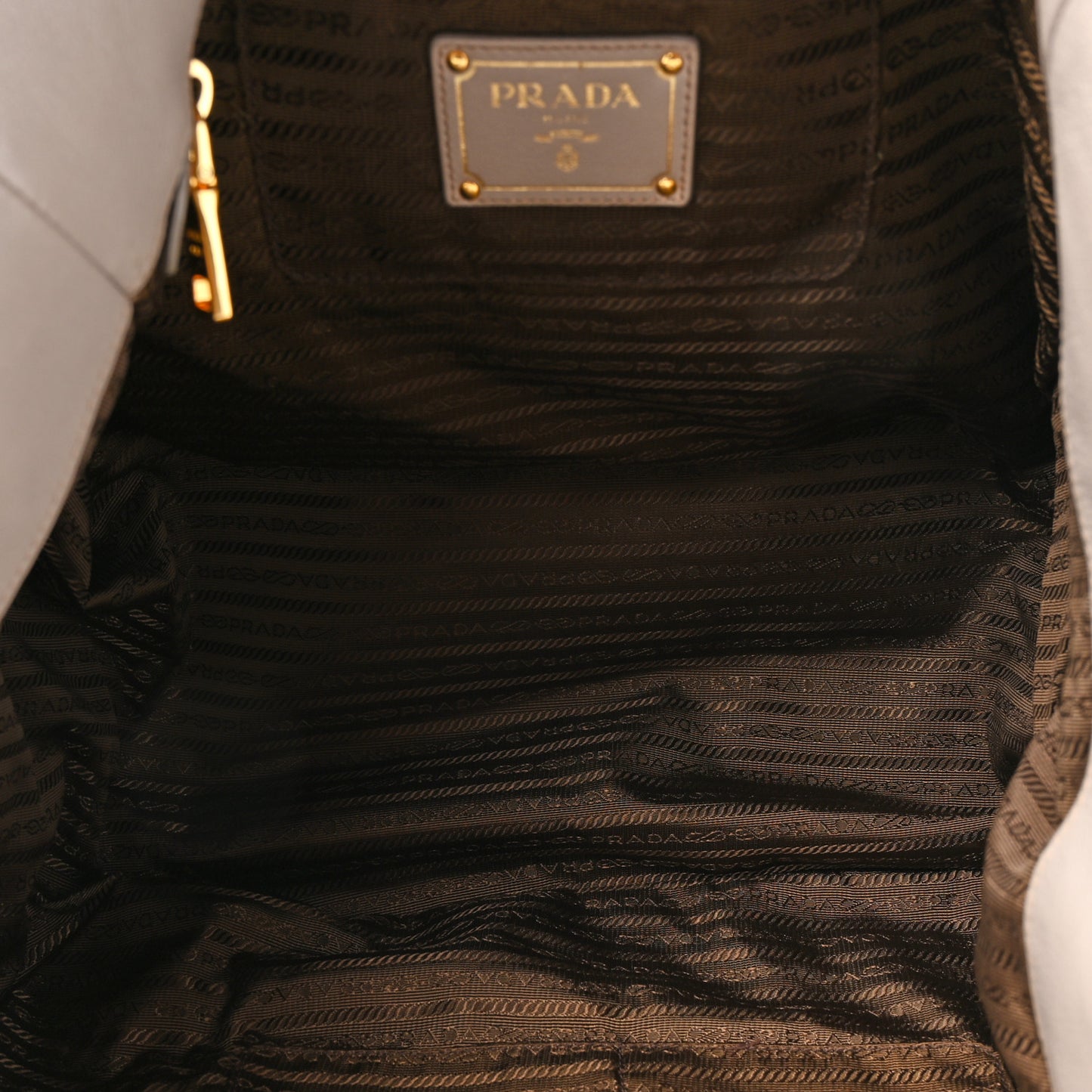 Soft Calf Chain Tote Ghiaccio