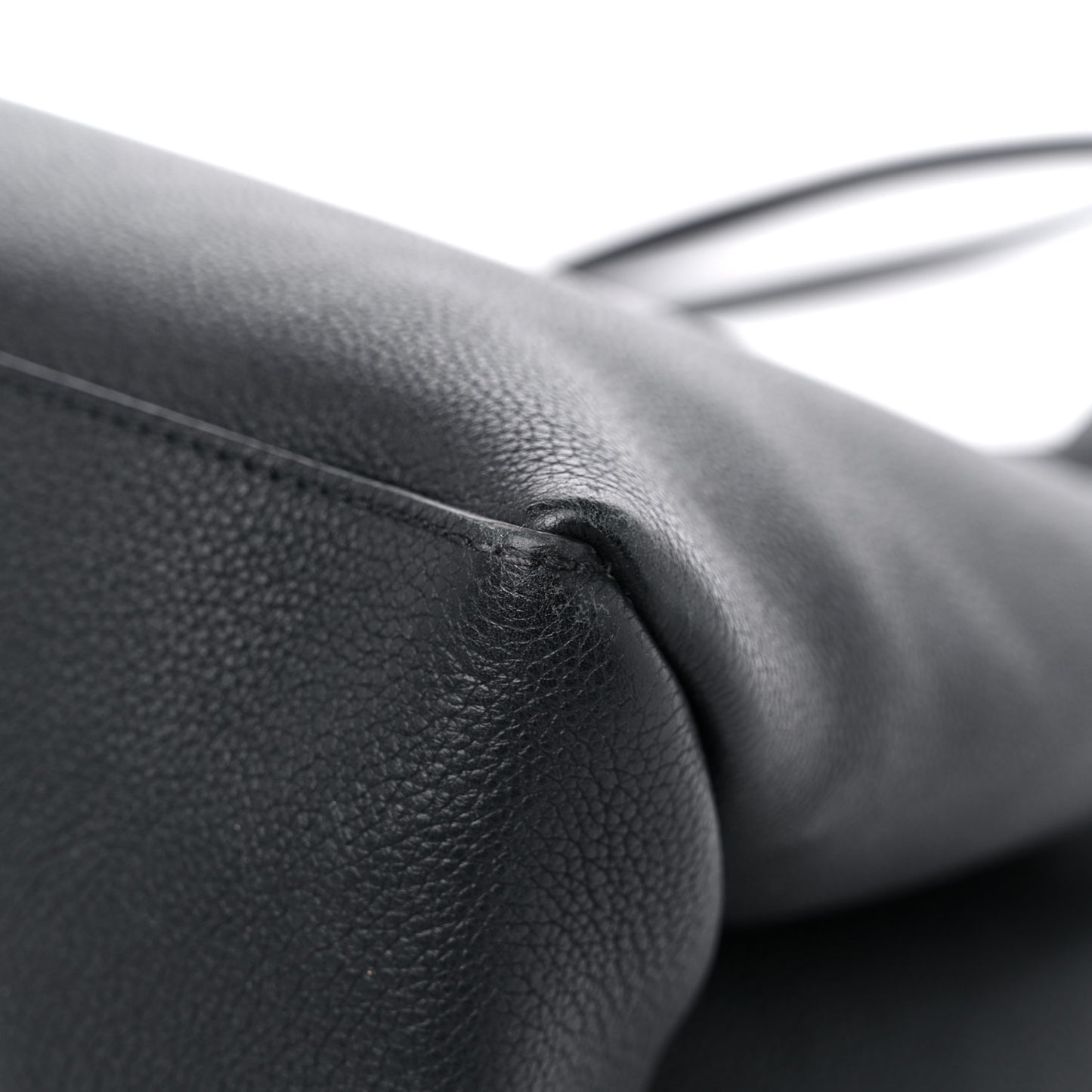 Grained Calfskin Lockme Shopper Black