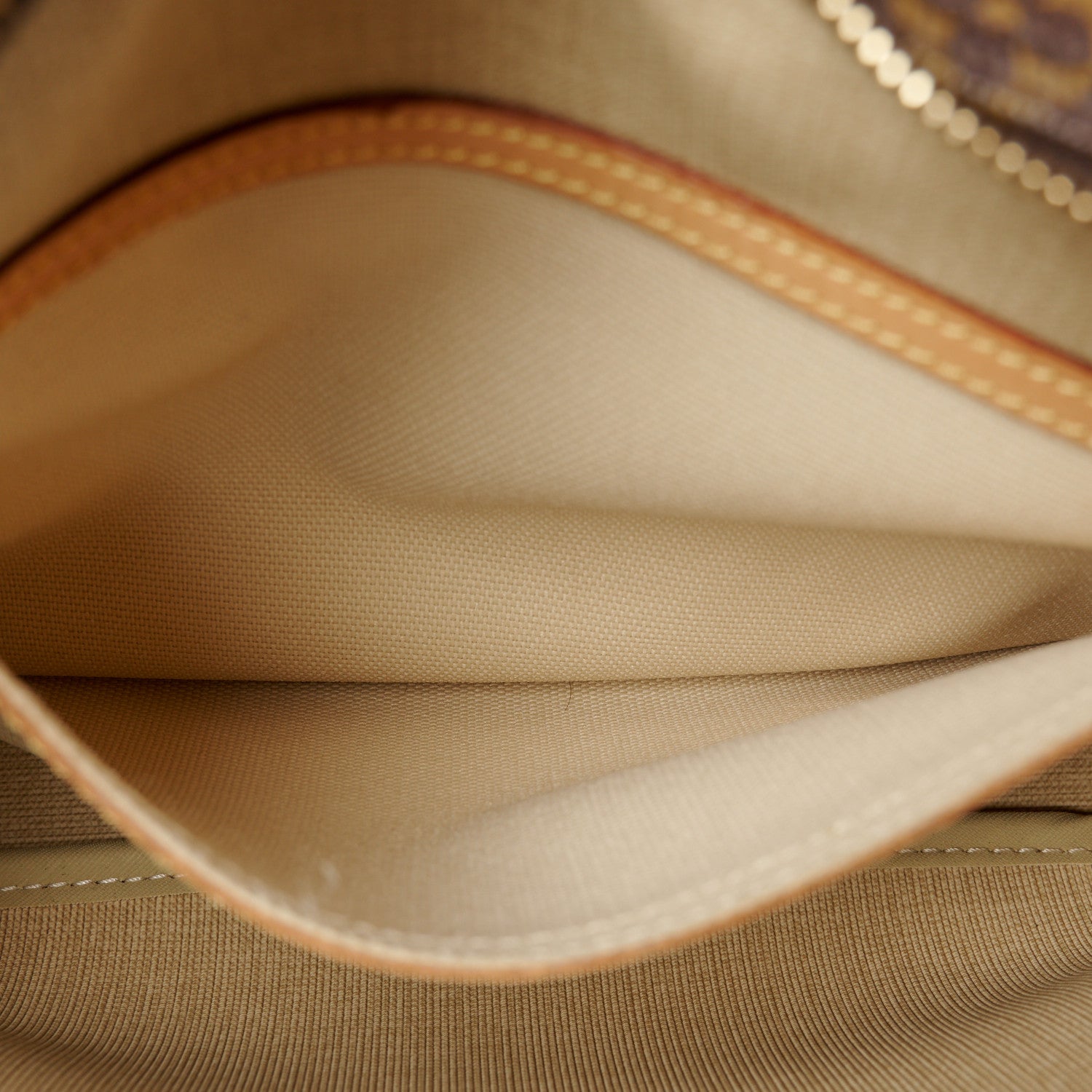 Louis Vuitton Monogram Reporter PM 7 of 11