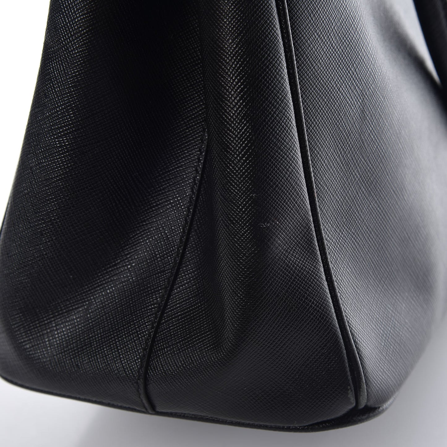 Saffiano Medium Galleria Double Zip Tote Black