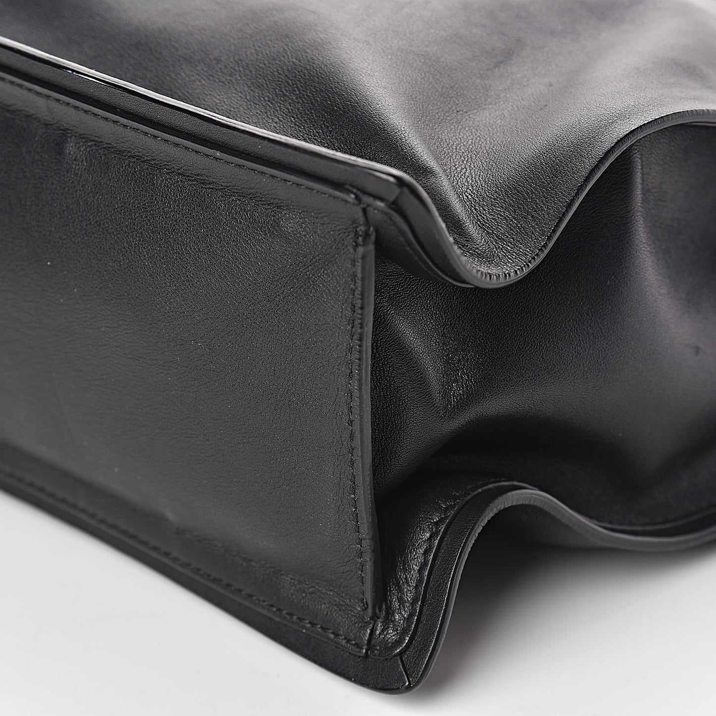 Vitello Macro Rockstud Runway Tote Black