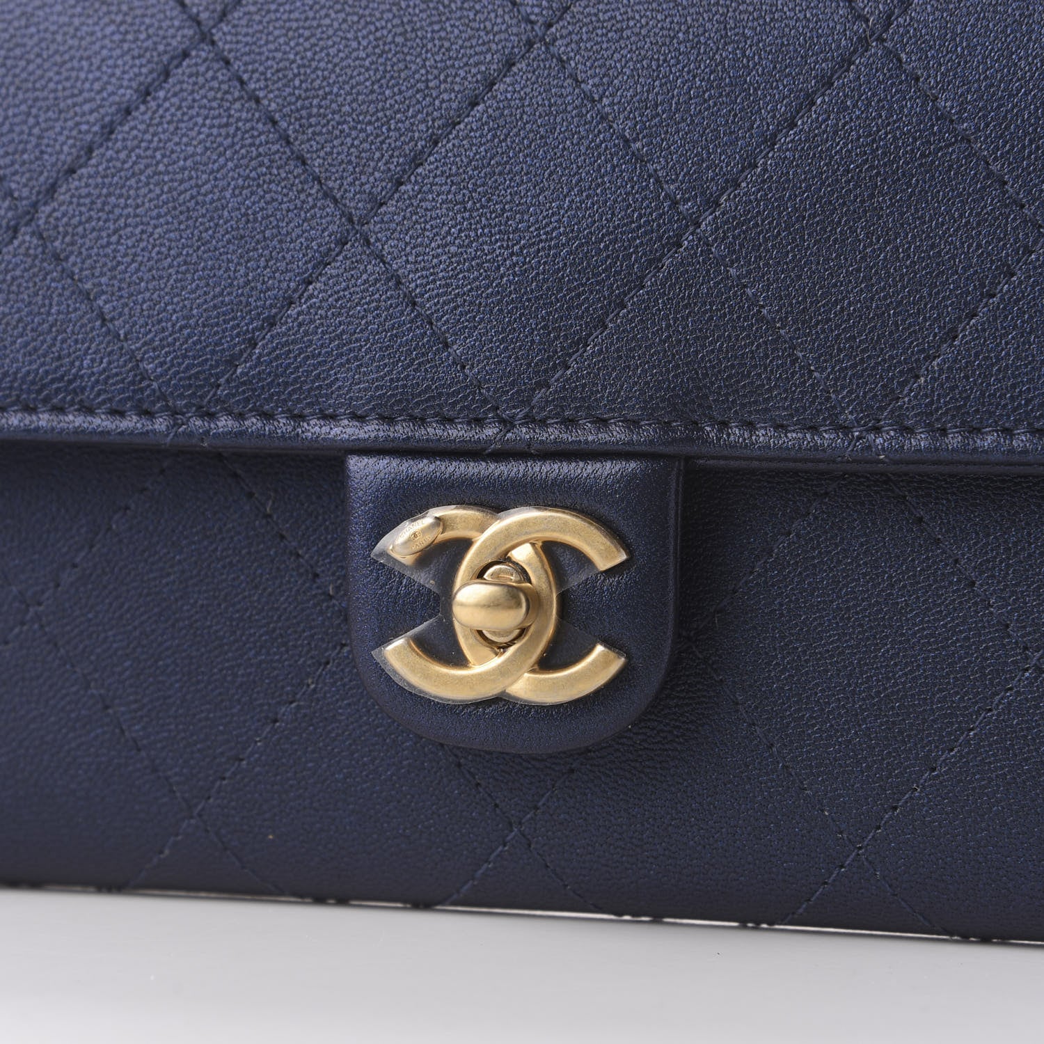 Chanel Iridescent Lambskin Quilted Chic Pearls Clutch With Chain Blue 11 of 12