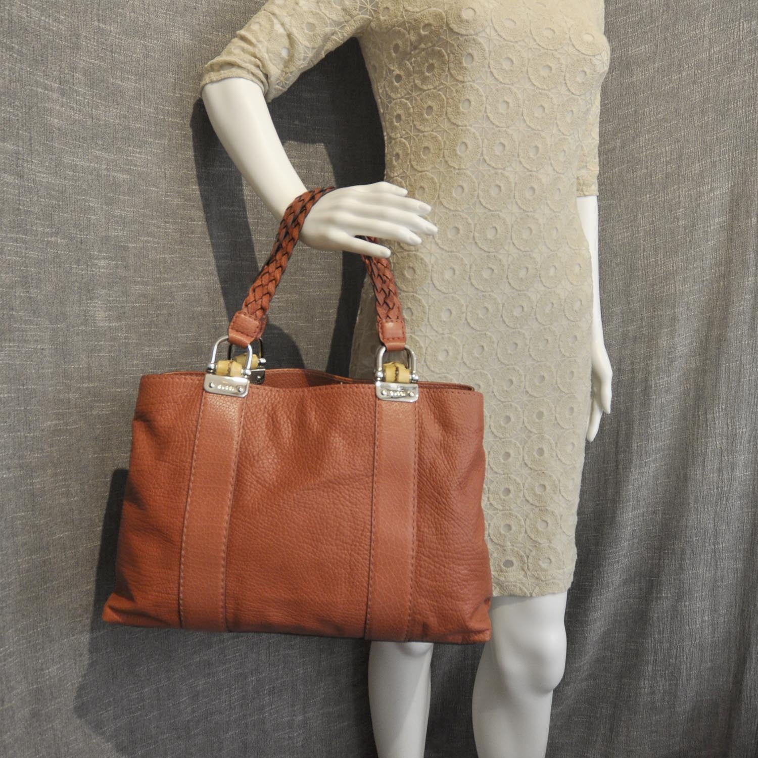 Gucci Leather Bamboo Bar Medium Tote Bag 3 of 8