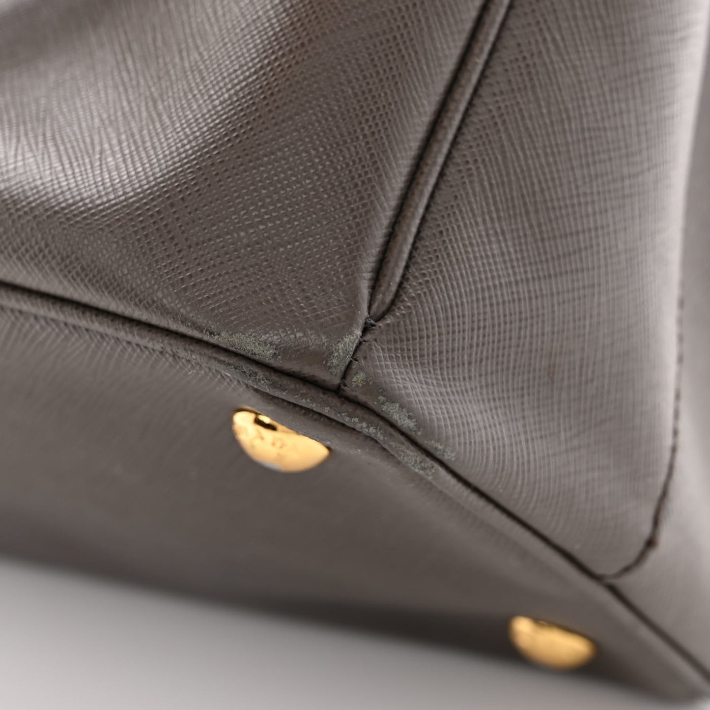 Saffiano Medium Galleria Double Zip Tote Argilla