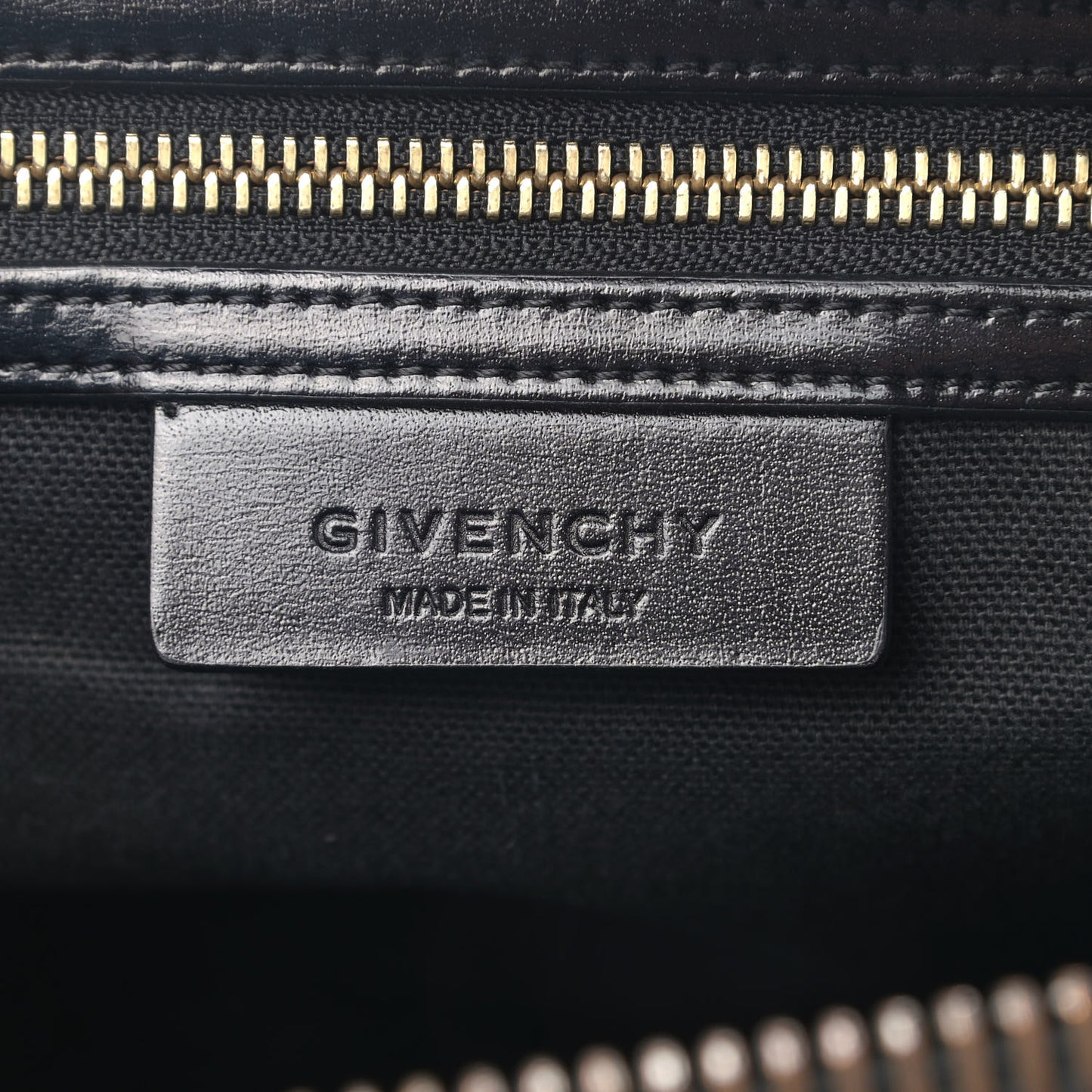 Shiny Lord Calfskin Medium Antigona Black