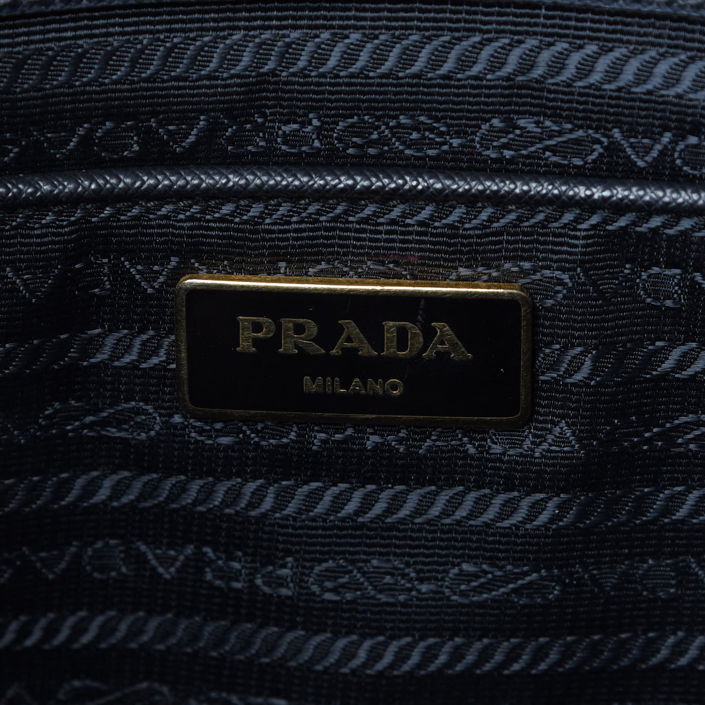 Saffiano Lux Extra Large Galleria Double Zip Tote Black