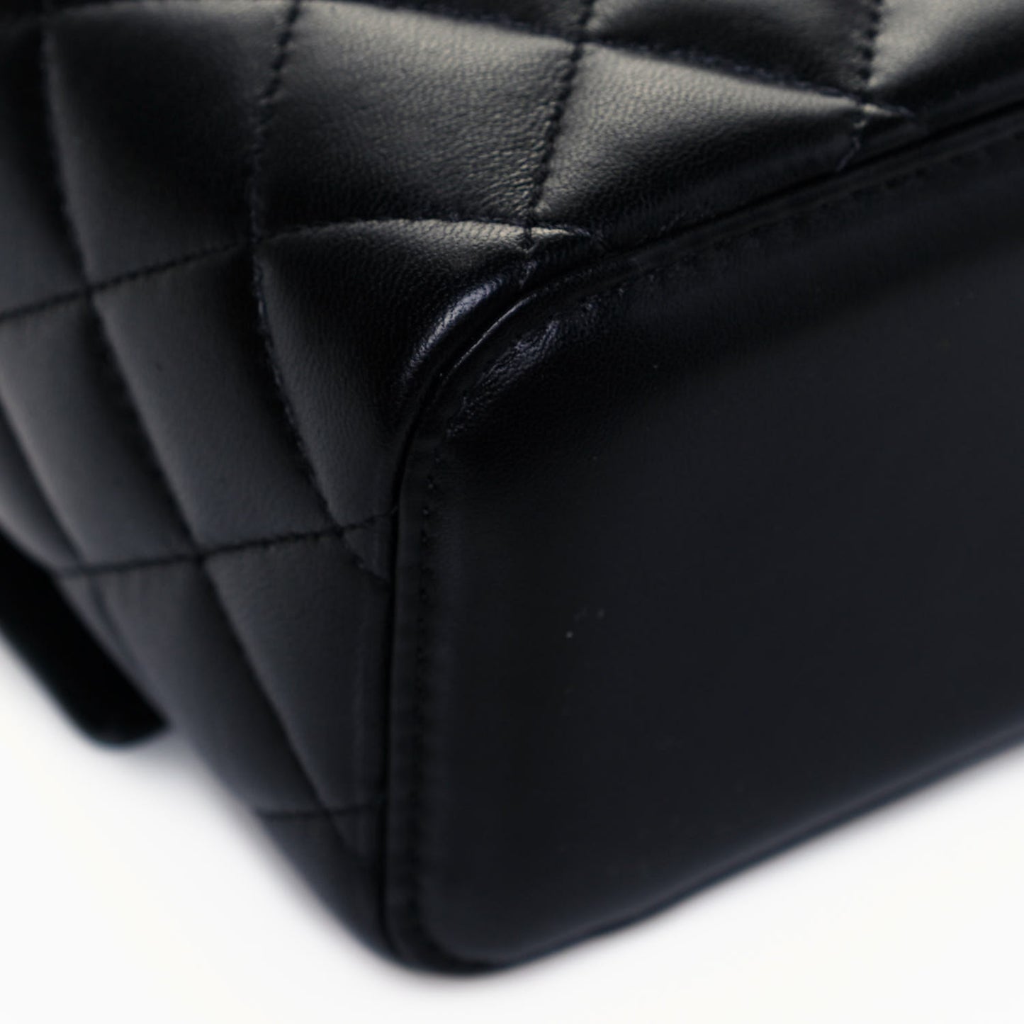 Lambskin Quilted Pearl Crush Small Vanity Case With Chain Black