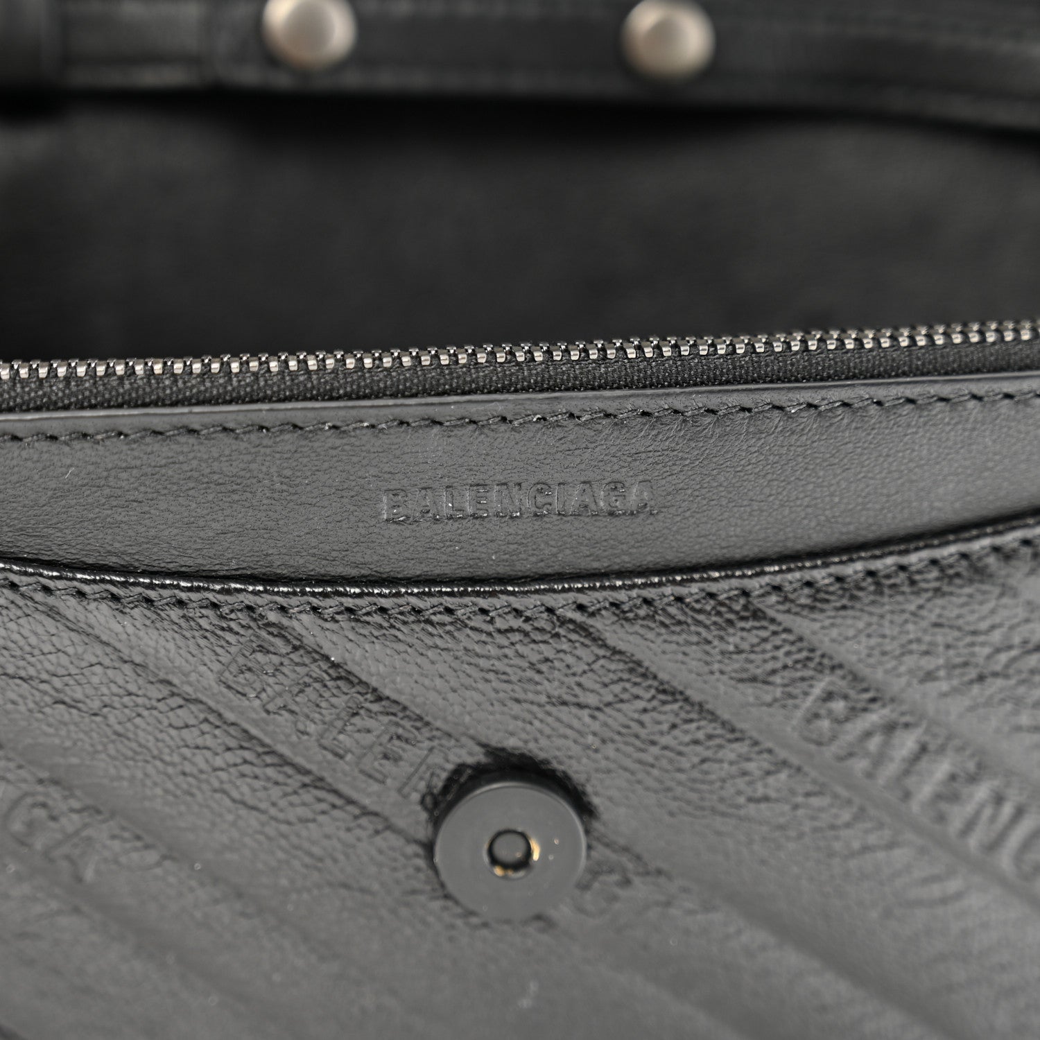 Balenciaga Shiny Goatskin Logo Embossed Monochrome BB Wallet On Chain Black 6 of 9