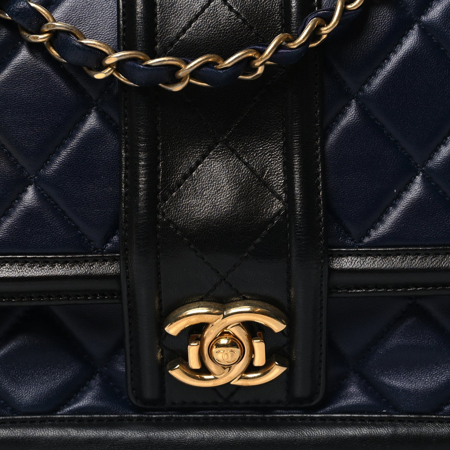 Lambskin Quilted Medium Elegant CC Flap Navy Black