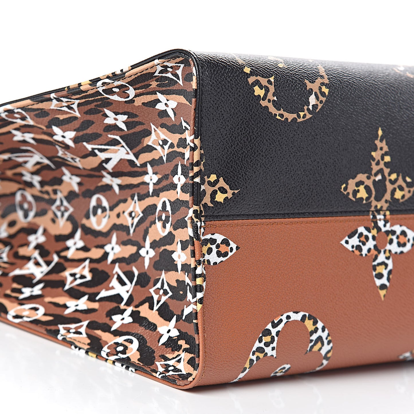 Monogram Giant Jungle Onthego GM Black