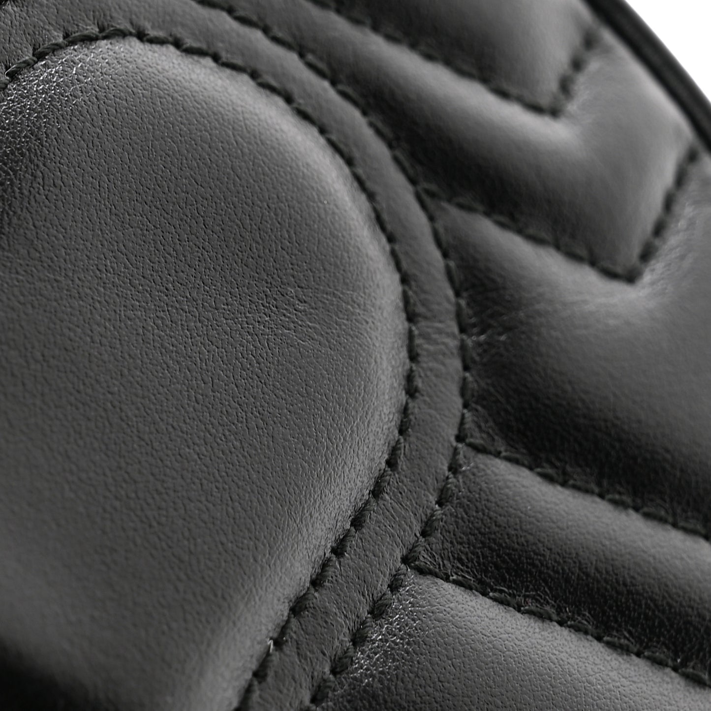 Calfskin Matelasse GG Marmont Round Wrist Wallet Black