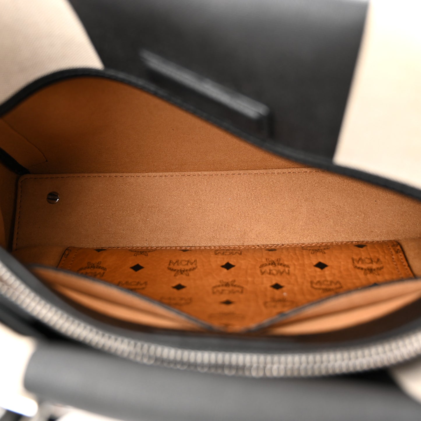 Canvas Neo Milla Tote Black White