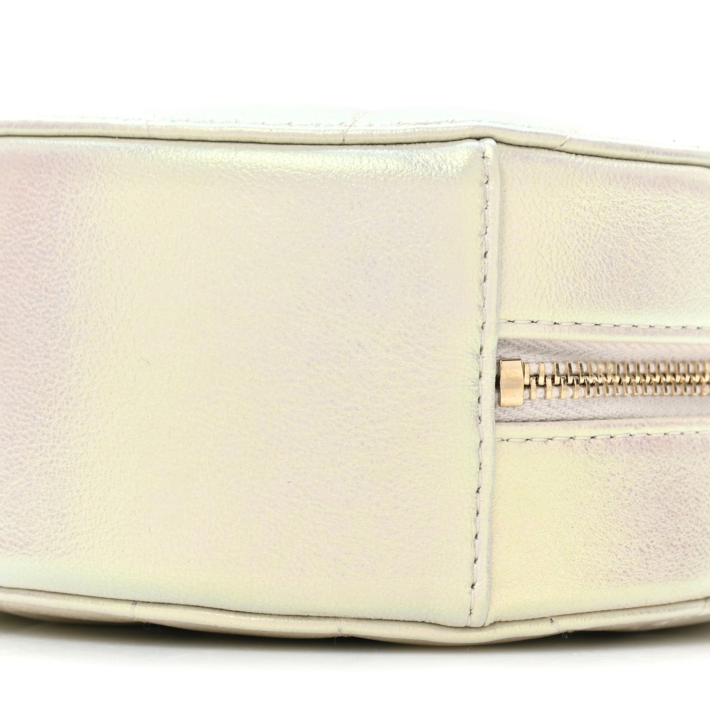 Iridescent Lambskin Quilted Round Clutch With Chain Ivory