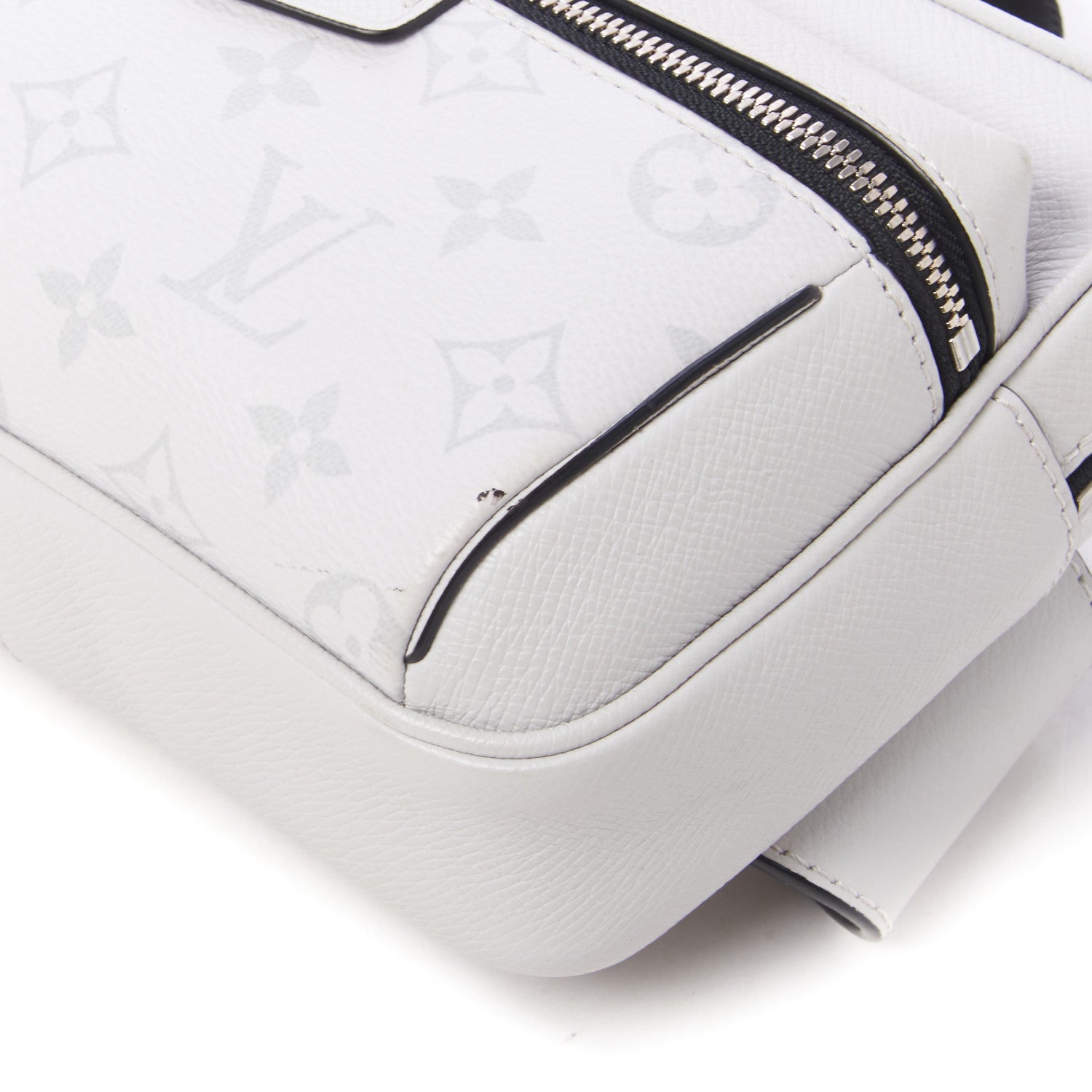 Louis Vuitton Taiga Monogram Outdoor Bumbag White 5 of 9