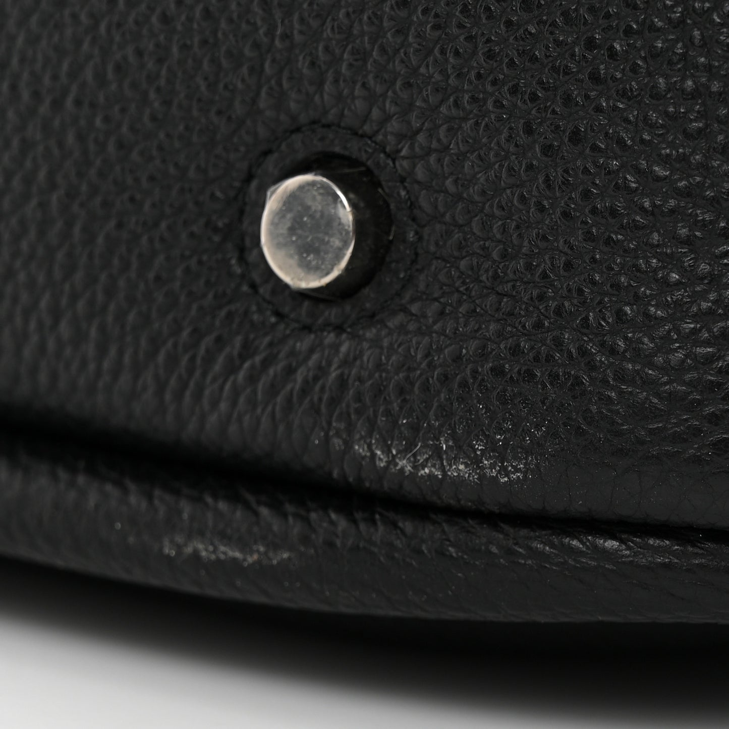 Small Classic Grain Calfskin Leighton Black